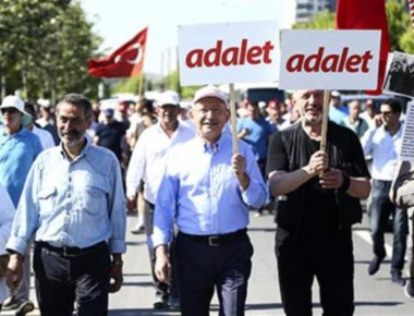 Η πορεία της δικαιοσύνης κατά του Ερντογάν έφτασε στην Κωνσταντινούπολη (φωτό)